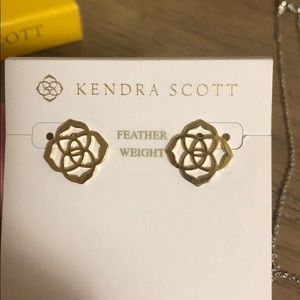 Kendra Scott Jewelry - Dira Stud Earrings In Gold Kendra Scott Jewelry - Dira Stud Earrings In Gold